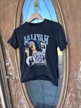 Vintage Aaliyah tee! Small